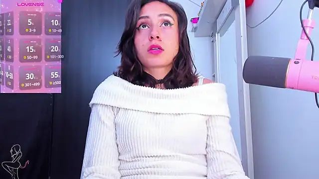 lunacandyy13 online show from December 22, 2025, 6:49 pm