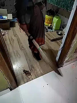 COUPLLE VILLAGE online show from January 6, 2025, 3:31 am