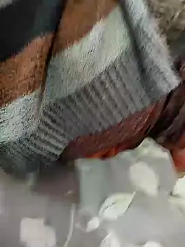 COUPLLE VILLAGE online show from January 8, 2025, 10:48 am