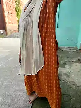 COUPLLE VILLAGE online show from October 25, 2025, 2:41 am