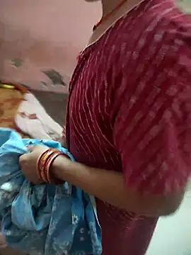 COUPLLE VILLAGE online show from October 31, 2025, 2:23 am