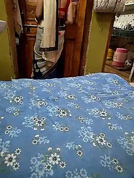 COUPLLE VILLAGE online show from January 19, 2026, 6:28 am