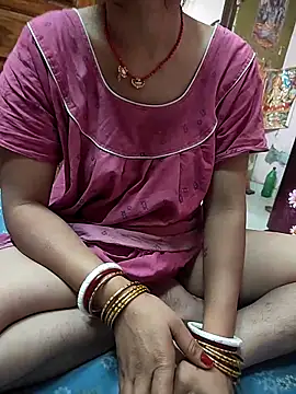 COUPLLE VILLAGE online show from April 17, 2026, 2:03 am