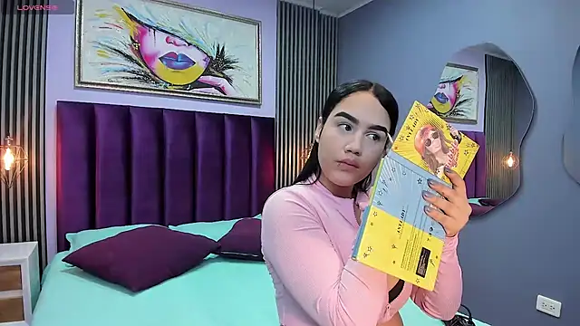 emily roberts1 online show from February 25, 2025, 12:34 pm