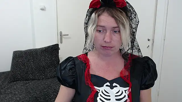 cumfun online show from October 28, 2025, 1:36 pm