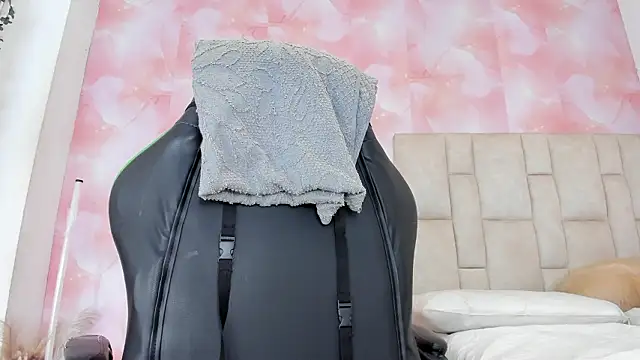 aida rose  online show from February 12, 2026, 6:03 pm