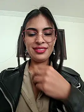 Snapshot of Astrid-- chatting on May 7, 2026, 2:33 pm Astrid-- online show from May 7, 2026, 2:33 pm