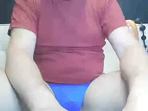 Snapshot of guy35guy chatting on May 12, 2026, 11:29 am guy35guy online show from May 12, 2026, 11:29 am