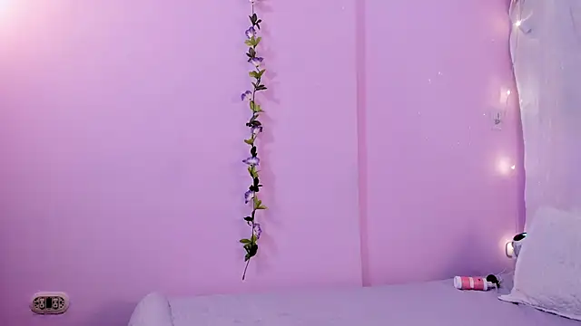 Samanta roberts1 online show from February 15, 2025, 1:05 pm