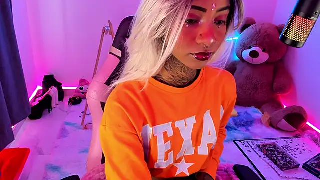 AshantiiSweet online show from March 18, 2025, 10:15 pm