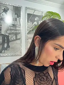 Mau White online show from April 18, 2026, 6:34 pm