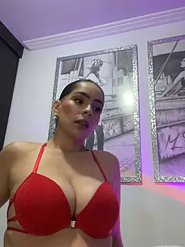 Snapshot of Mau_White chatting on June 2, 2026, 12:01 am Mau White online show from June 2, 2026, 12:01 am