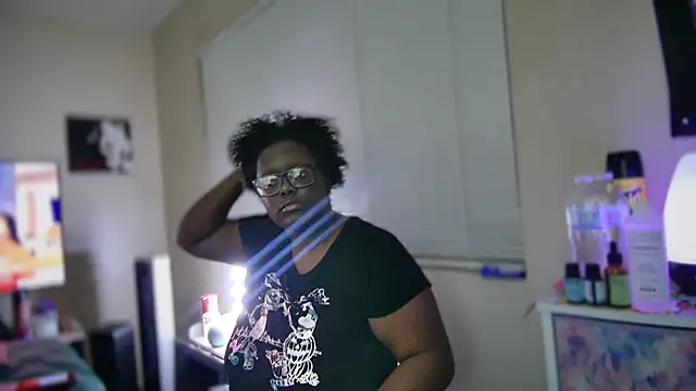 Yagurl  west online show from February 3, 2025, 1:52 am