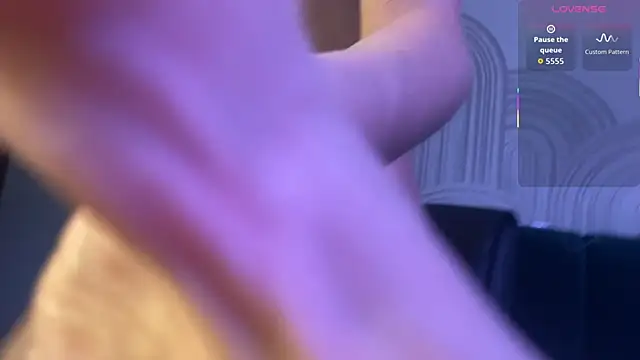 viviann evans online show from November 18, 2025, 1:22 am