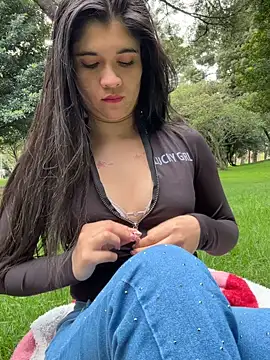 Snapshot of ambar-adaams chatting on June 12, 2026, 9:35 pm ambar-adaams online show from June 12, 2026, 9:35 pm