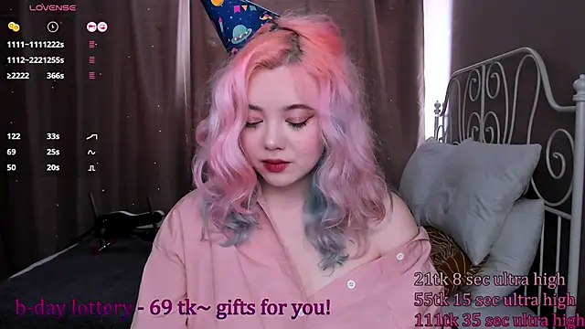   KawaiiYuki   online show from February 24, 2025, 9:21 am