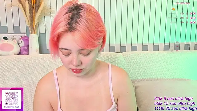   KawaiiYuki   online show from October 4, 2025, 4:54 am