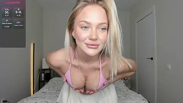 sarahphyllis online show from April 23, 2026, 9:06 pm