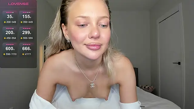 Snapshot of sarahphyllis chatting on June 6, 2026, 9:08 pm sarahphyllis online show from June 6, 2026, 9:08 pm