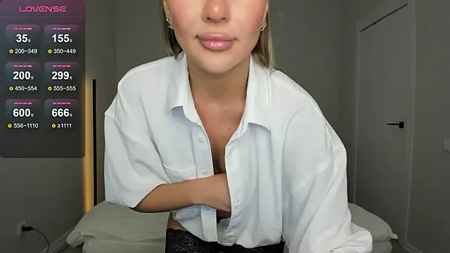 Snapshot of sarahphyllis chatting on June 8, 2026, 9:48 pm sarahphyllis online show from June 8, 2026, 9:48 pm