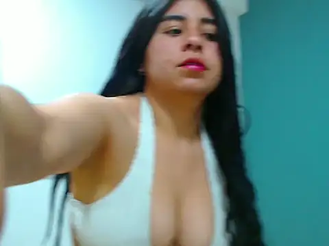 danna- roouss online show from October 6, 2025, 10:51 pm