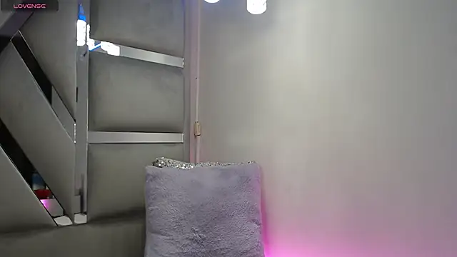 Paola Lyon  online show from March 15, 2025, 7:27 pm