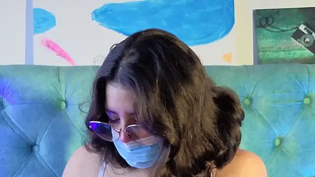 Paola Lyon  online show from February 4, 2026, 6:36 pm