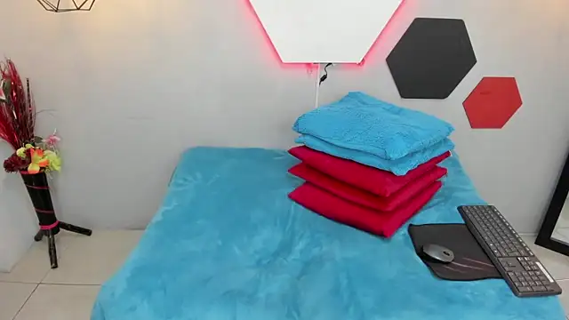 Snapshot of martinaclark chatting on February 16, 2025, 5:15 am martinaclark online show from February 16, 2025, 5:15 am