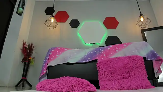 Snapshot of martinaclark chatting on December 23, 2025, 12:19 am martinaclark online show from December 23, 2025, 12:19 am