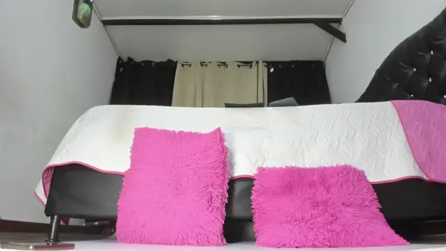 Snapshot of martinaclark chatting on February 4, 2026, 8:53 am martinaclark online show from February 4, 2026, 8:53 am