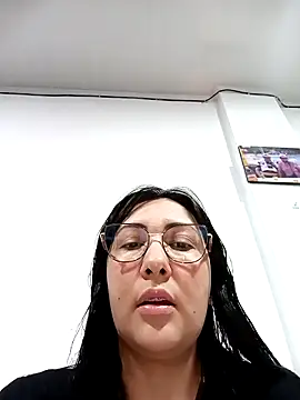 Snapshot of my-kitty chatting on October 18, 2025, 10:21 pm my-kitty online show from October 18, 2025, 10:21 pm