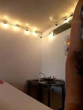 my-kitty online show from December 17, 2025, 10:27 pm