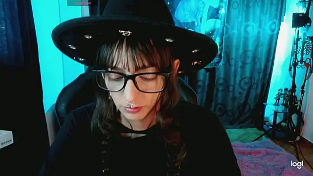 Kizzuky online show from March 14, 2025, 10:05 pm