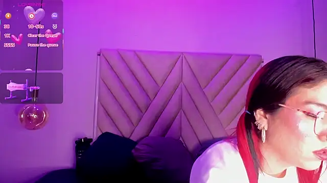 Snapshot of EmmaSwift_ chatting on November 24, 2025, 1:27 am EmmaSwift online show from November 24, 2025, 1:27 am