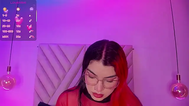 Snapshot of EmmaSwift_ chatting on December 2, 2025, 2:50 am EmmaSwift online show from December 2, 2025, 2:50 am