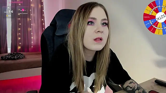 Olivia Munk online show from February 9, 2025, 10:42 am