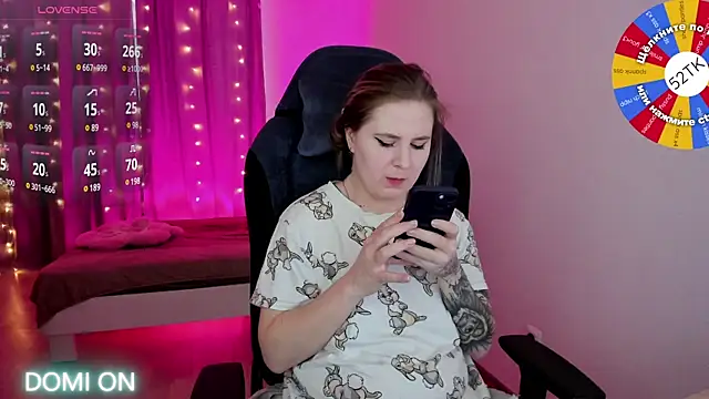 Olivia Munk online show from February 11, 2025, 7:12 am