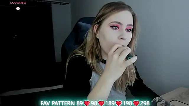 Olivia Munk online show from March 13, 2025, 4:27 am