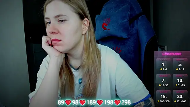 Olivia Munk online show from November 5, 2025, 4:12 am