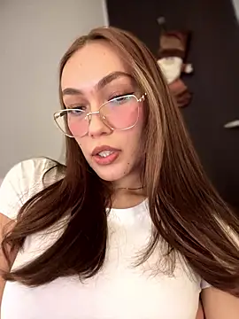 MichelleFerry  online show from December 6, 2024, 4:14 am