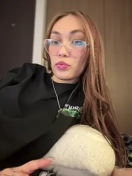 MichelleFerry  online show from February 10, 2025, 7:47 am