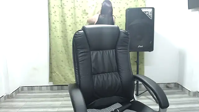 LAURA CRAIZY online show from March 28, 2026, 3:17 am