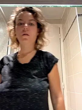 BabyNila online show from October 9, 2025, 5:27 am