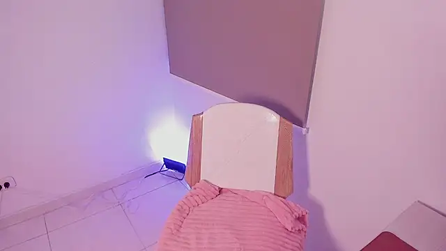 DAHLIA BROWNIE online show from March 19, 2025, 11:14 pm