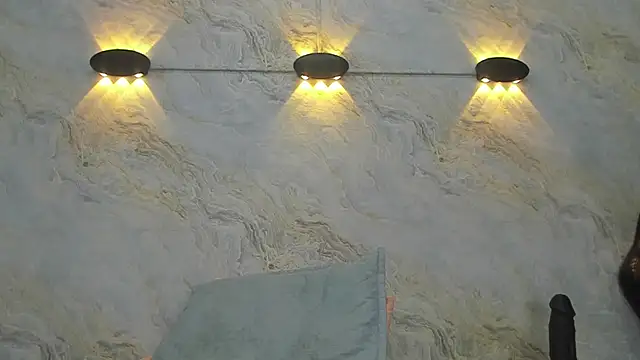 jones maddy  online show from February 1, 2025, 12:05 pm