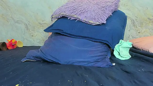 jones maddy  online show from February 10, 2025, 2:59 pm