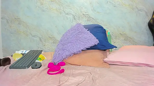 jones maddy  online show from February 11, 2025, 6:11 pm