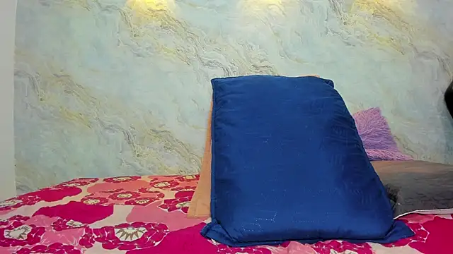 jones maddy  online show from February 15, 2025, 12:01 pm