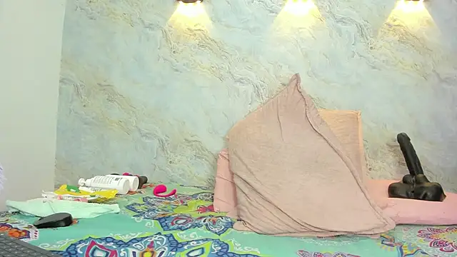 jones maddy  online show from March 14, 2025, 11:56 am