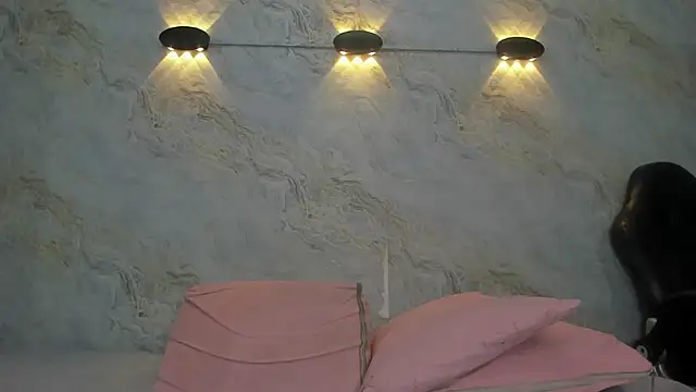 jones maddy  online show from March 15, 2025, 12:02 pm